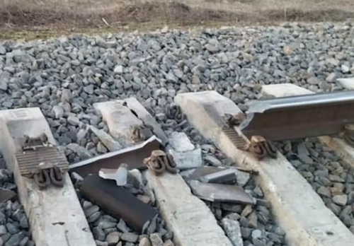 Окупанти вдарили по залізниці біля Слов’янська на Донеччині, поїзди затримуються 
